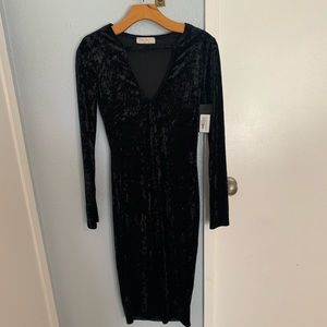 Black velvet long sleeve bodycon midi dress
